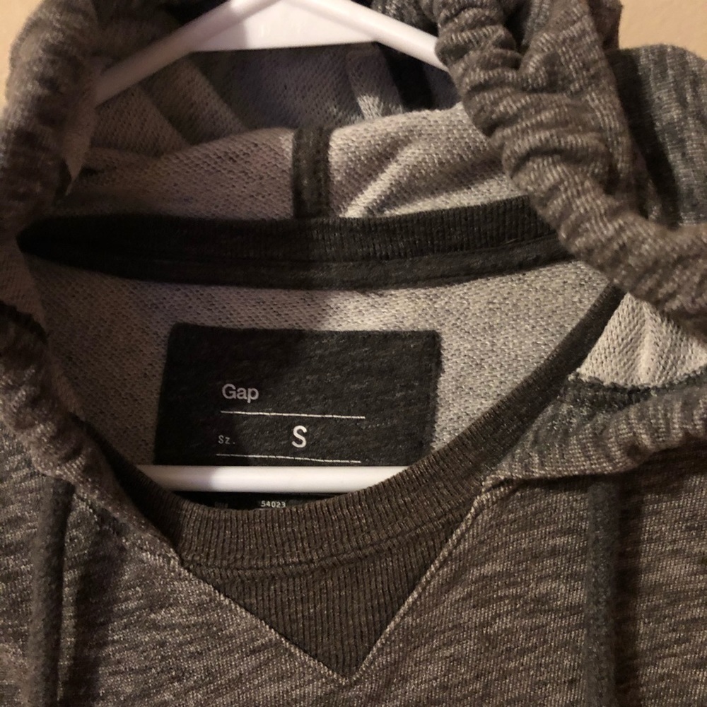 ⭐️ 3 For $15 Gap Sweater - Picture 2 of 5